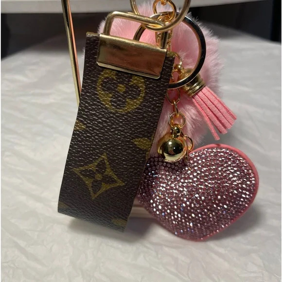 Upcycled Keychain Made from an authentic Louis Vuitton Handbag - Picture 3 of 7